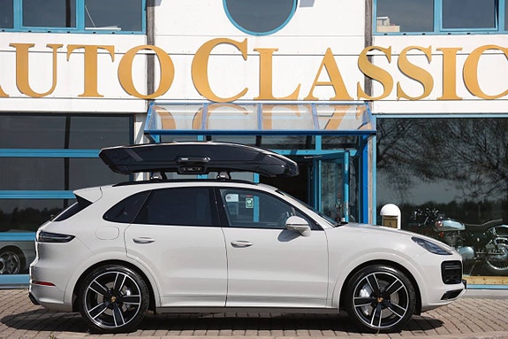 Porsche Cayenne Turbo 14 of 28