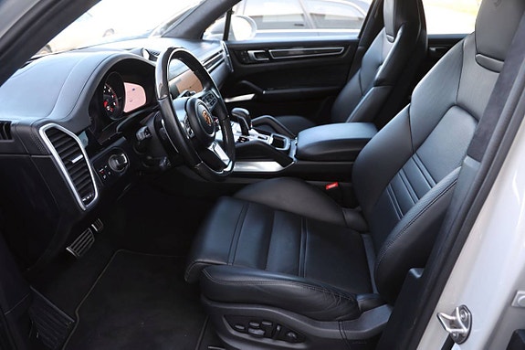 Porsche Cayenne Turbo 23 of 28