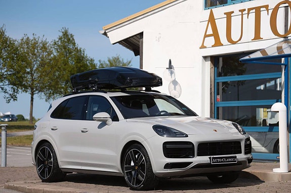 Porsche Cayenne Turbo 15 of 28