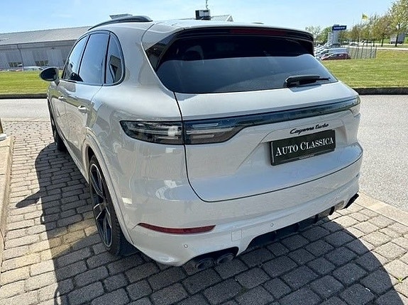 Porsche Cayenne Turbo 7 of 28