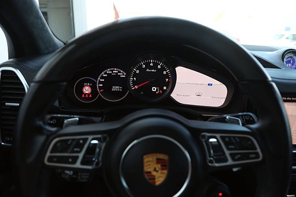 Porsche Cayenne Turbo 18 of 28