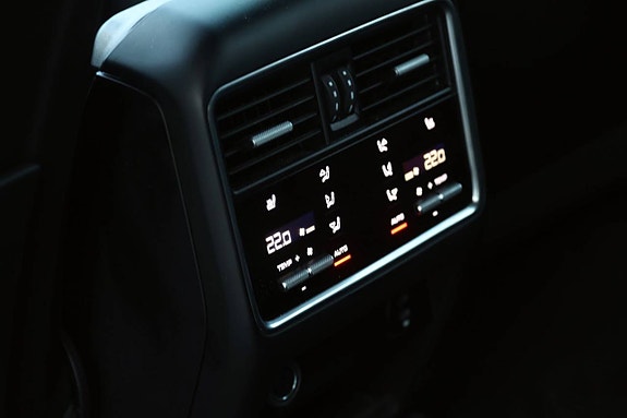 Porsche Cayenne Turbo 20 of 28