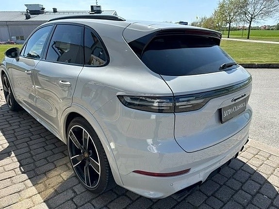 Porsche Cayenne Turbo 6 of 28