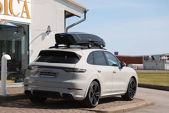 Porsche Cayenne Turbo 16 of 28