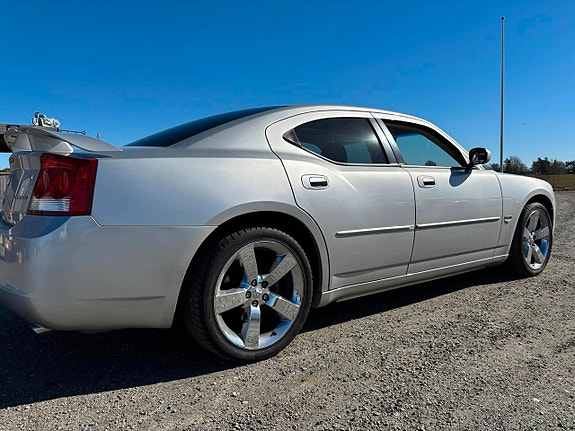 Dodge Charger 4 of 5