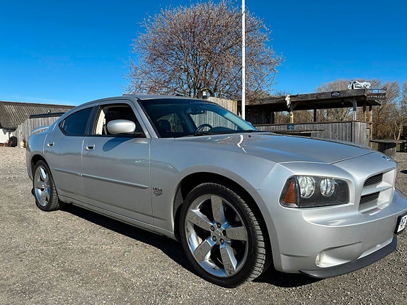 Dodge Charger 9 of 30