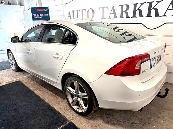 Volvo S60 4 of 5