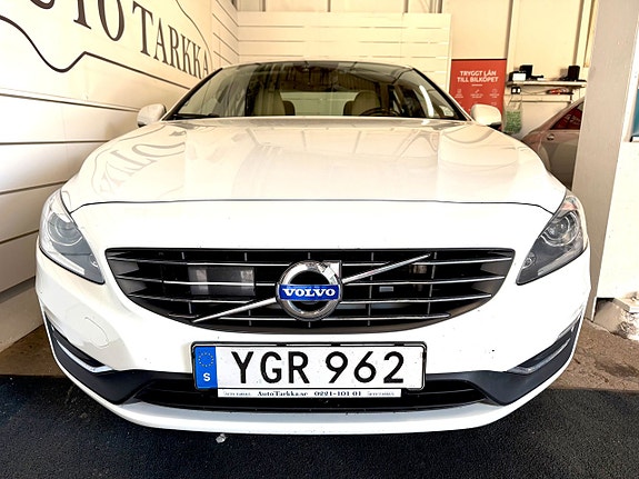 Volvo S60 2 of 5