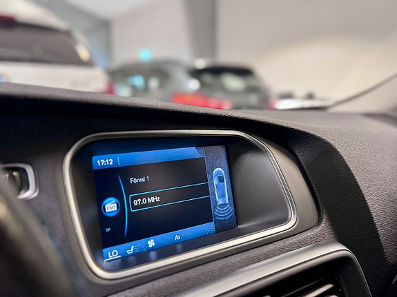 Volvo V40 12 of 12