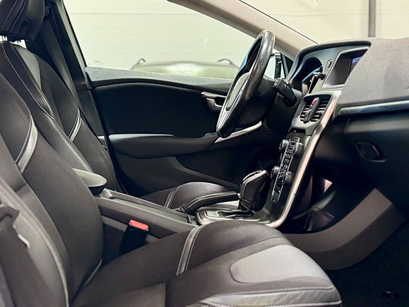 Volvo V40 8 of 12