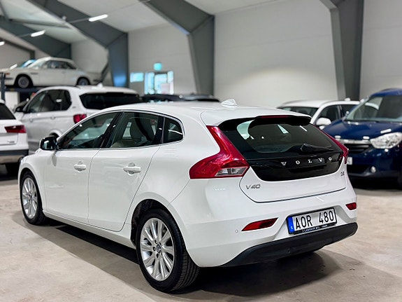 Volvo V40 3 of 12