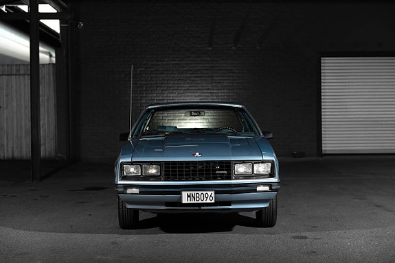 Ford Mustang 4 of 5