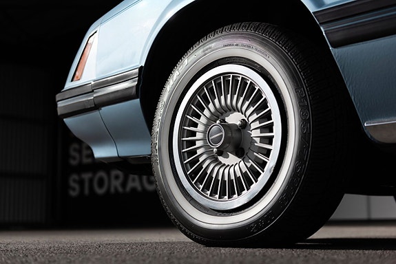 Ford Mustang 7 of 27