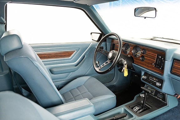 Ford Mustang 21 of 27