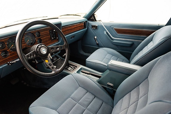 Ford Mustang 12 of 27