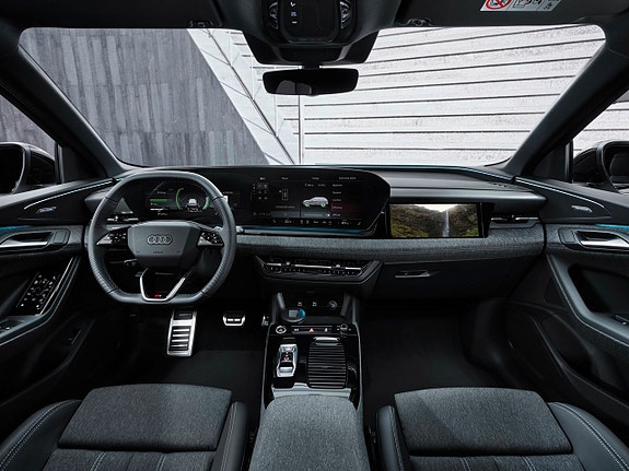 Audi e-tron 4 of 5