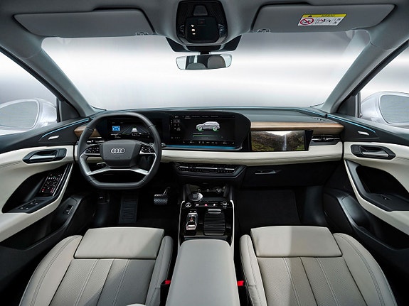 Audi e-tron 3 of 5