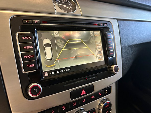 Volkswagen Passat Alltrack 19 of 21