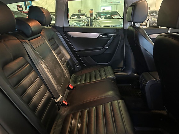 Volkswagen Passat Alltrack 14 of 21