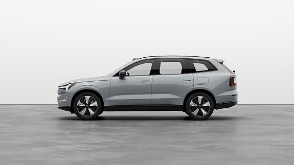 Volvo EX90 2 of 5