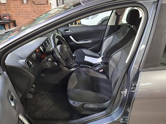 Peugeot 308 8 of 14