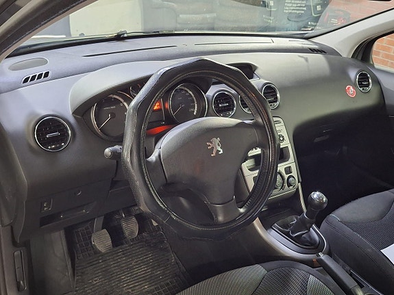 Peugeot 308 13 of 14