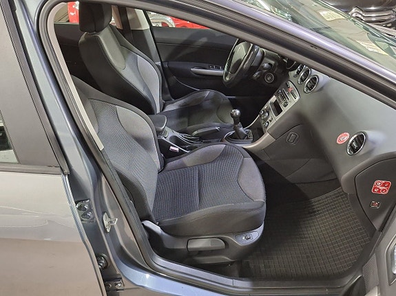 Peugeot 308 7 of 14