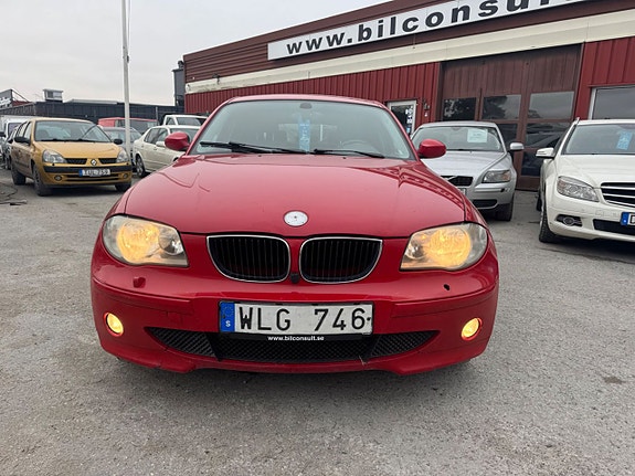 BMW 116i 3 of 5