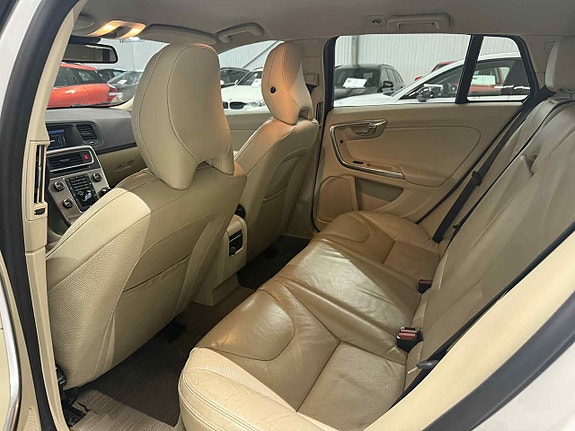Volvo V60 12 of 18