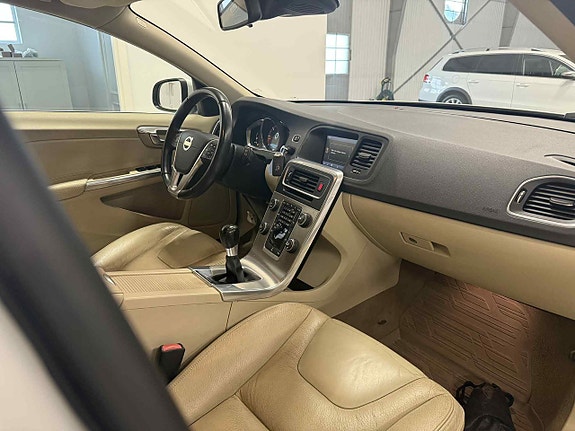 Volvo V60 11 of 18