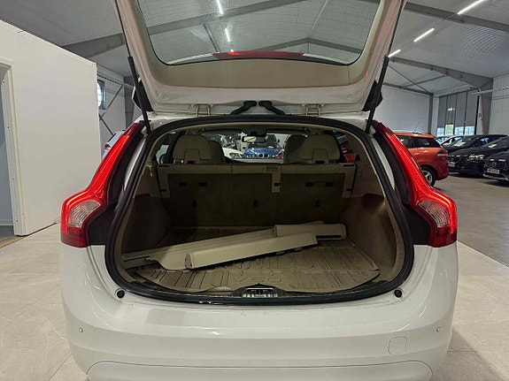 Volvo V60 9 of 18