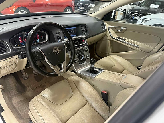 Volvo V60 10 of 18