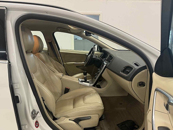 Volvo V60 16 of 18