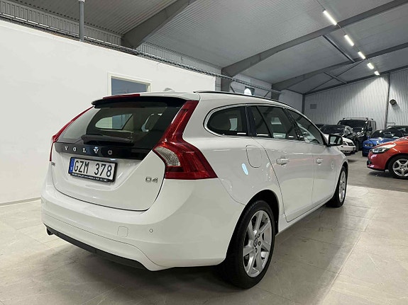 Volvo V60 8 of 18