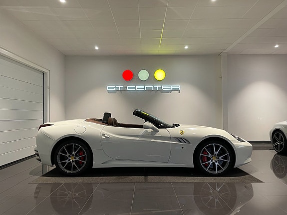 Ferrari California 30 2 of 18