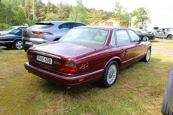 Jaguar XJ