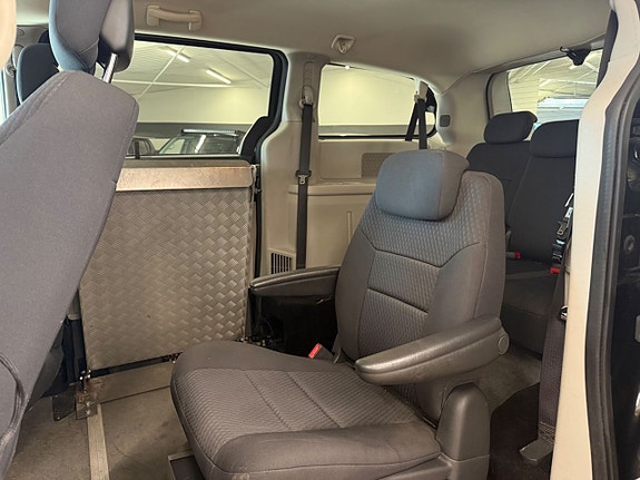 Dodge Grand Caravan 17 of 20