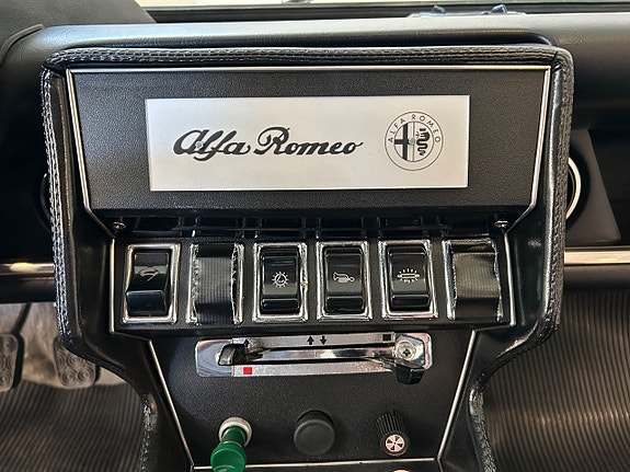 Alfa Romeo Montreal 22 of 25