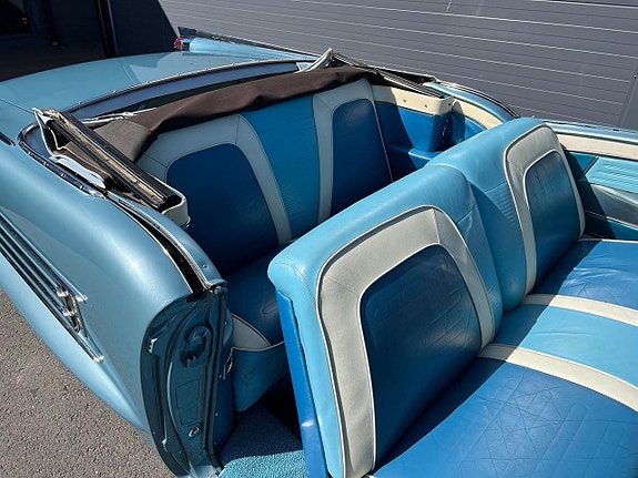 Oldsmobile Ninety-Eight 22 of 25