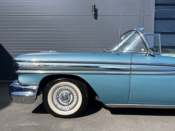 Oldsmobile Ninety-Eight 9 of 25
