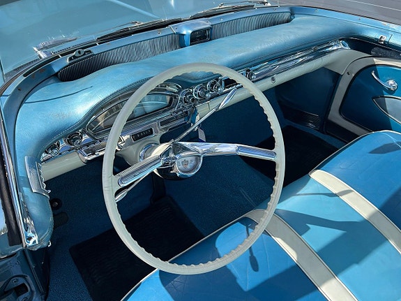 Oldsmobile Ninety-Eight 19 of 25