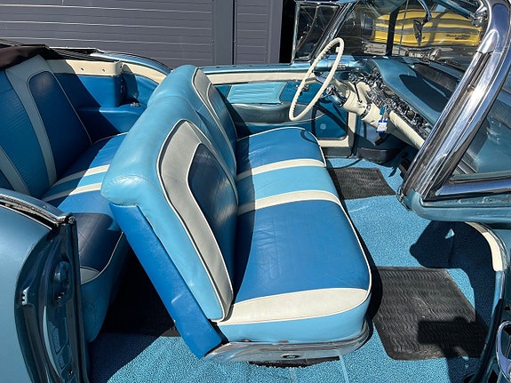 Oldsmobile Ninety-Eight 24 of 25