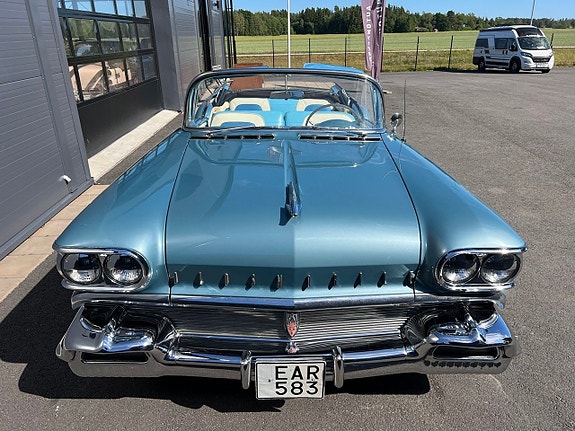 Oldsmobile Ninety Eight 2 of 5