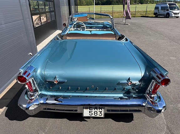 Oldsmobile Ninety-Eight 6 of 25
