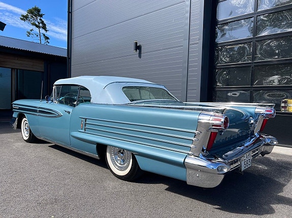 Oldsmobile Ninety-Eight 13 of 25