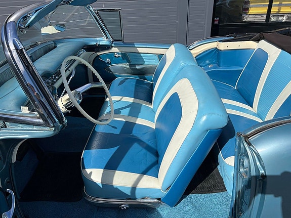 Oldsmobile Ninety-Eight 18 of 25