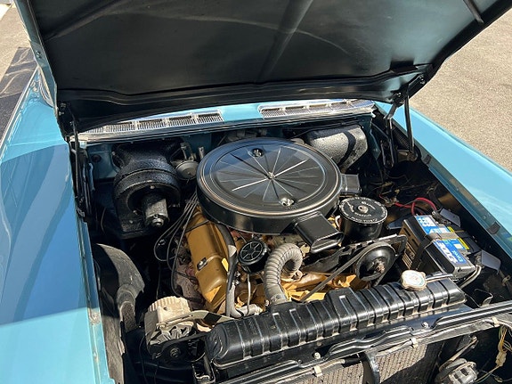 Oldsmobile Ninety-Eight 25 of 25