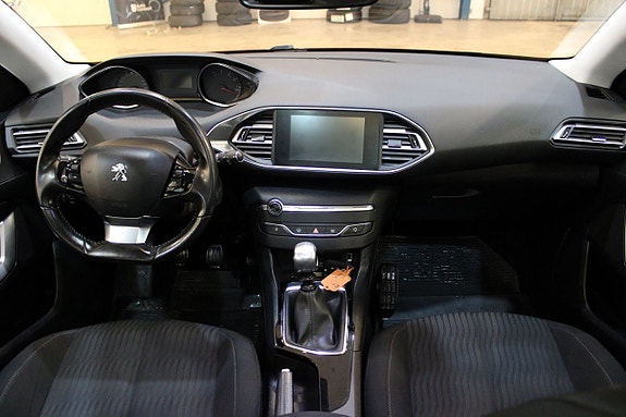 Peugeot 308 10 of 11