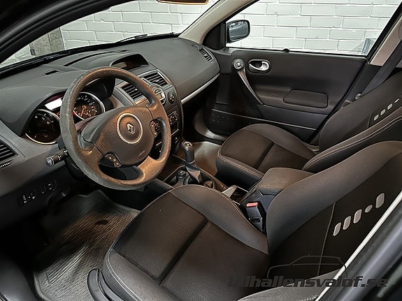 Renault Megane II 3 of 5
