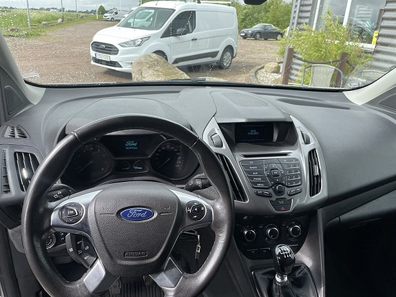 Ford Transit Connect 9 of 9